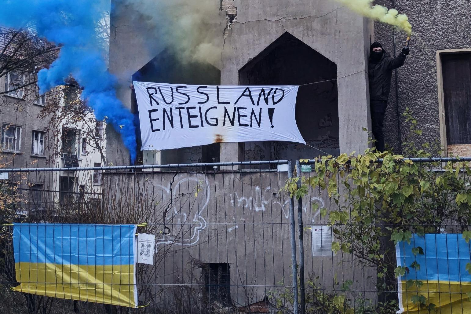 Symbolische Hausbesetzung in Berlin: Russlands Auslandsvermögen für den Wiederaufbau der Ukraine nutzen
