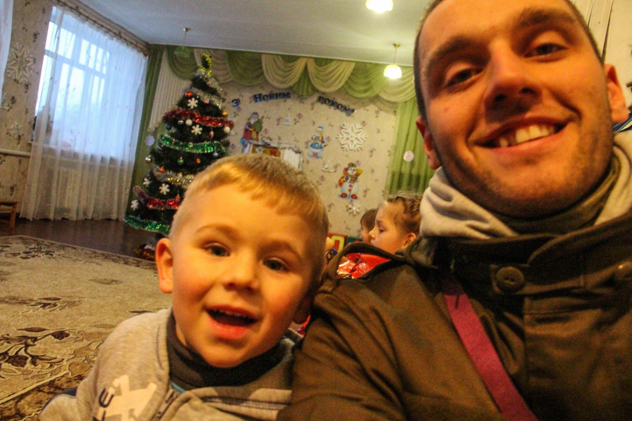 Hilfe für die Kinder in Werchnotorezke: Weihnachtsfeiern, Bastelmaterial und IT-Technik